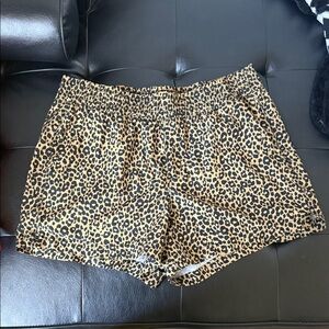 Old Navy High-Waisted StretchTech Performance Leopard Print Women's Shorts 3.5